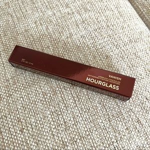 New Hourglass Vanish Airbrush Concealer - Birch